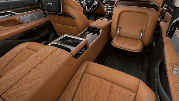 BMW 7 Serisi Sedan Executive Lounge BMW 7 Serisi Sedan Executive Lounge: En yüksek konforlu arka oturma alanı