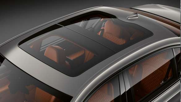 BMW 7 Serisi Sedan, Panoramik Cam Tavan BMW 7 Serisi Sedan: Panoramik Cam Tavanın kuş bakışı görünümü