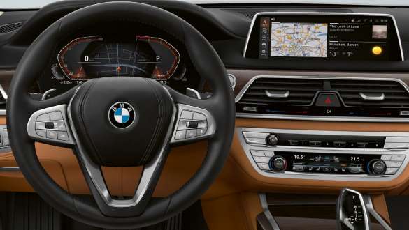 BMW 7 Serisi Sedan: BMW Live Cockpit Professional BMW 7 Serisi Sedan: Ekranda BMW Live Cockpit Professional gösteriliyor