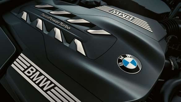 BMW TwinPower Turbo sekiz silindirli benzinli motor BMW 7 Serisi Sedan, BMW TwinPower Turbo 8 silindirli benzinli motorun yakın çekimi