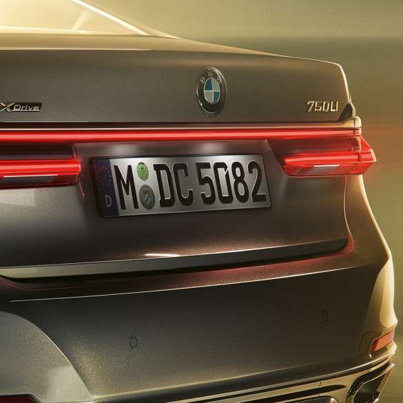BMW 7 Serisi Sedan 750Li isimlik BMW 7 Serisi Sedan: Arka tasarımda 750Li isimliğinin yakın çekimi