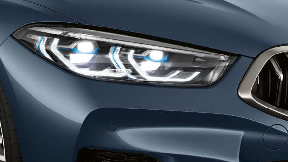 BMW Laserlight. BMW 8 Serisi Coupé, ön farlar odaklı yakın plandan çekilmiş görüntü, BMW Laserlight.