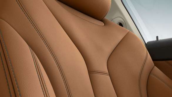 BMW Individual “Merino” Konyak Rengi deri döşeme. BMW 8 Serisi Coupé, BMW Individual “Merino” Konyak Rengi deri döşeme koltuk odaklı yakın plan görüntüsü