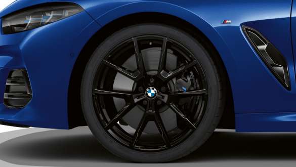 20 inç, Y kollu, stil 728 M hafif alaşım jantlar, BMW 8 Serisi Coupé G15 20 inç, Y kollu, stil 728 M, hafif alaşım jantlar, BMW 8 Serisi Coupé G15 Metalik Mavi/M Portimao yandan görünüm