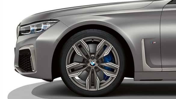 20 inç, Çift kollu, stil 760 M hafif alaşım jantlar, karma lastiklerle BMW M760Li xDrive Sedan, 20 inç, Çift kollu, stil 760 M hafif alaşım jantlar, karma lastiklerle
