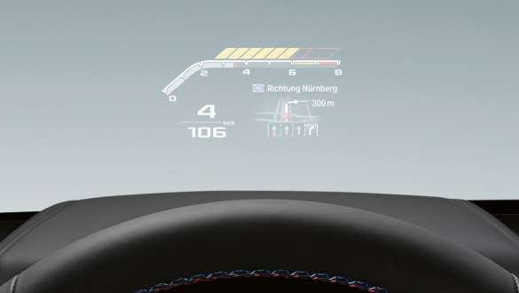 M modellerine özgü Head-Up Display. M modellerine özgü Head-Up Display ile BMW 8 Serisi Cabrio M Otomobilleri.