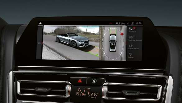Park Asistanı Plus. Park Asistanı Plus özellikli BMW 8 Serisi Cabrio M Otomobilleri.