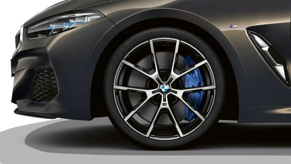 M Sport fren. M Sport freniyle BMW M850i xDrive Cabrio.