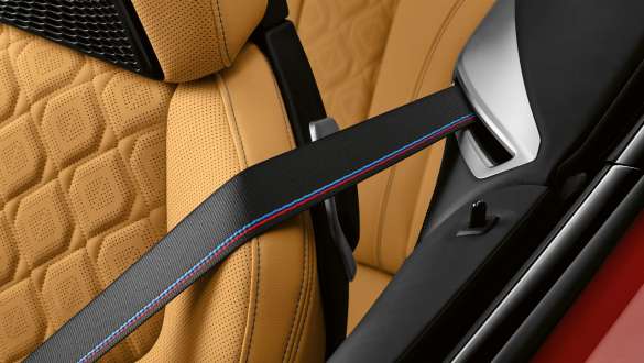 M emniyet kemerleri. M emniyet kemerleriyle BMW M8 Competition Cabrio.