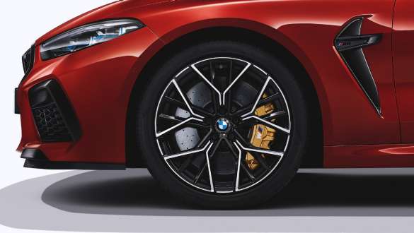 Yapılandırılabilir M fren. Yapılandırılabilir M fren özellikli BMW M8 Competition Cabrio.