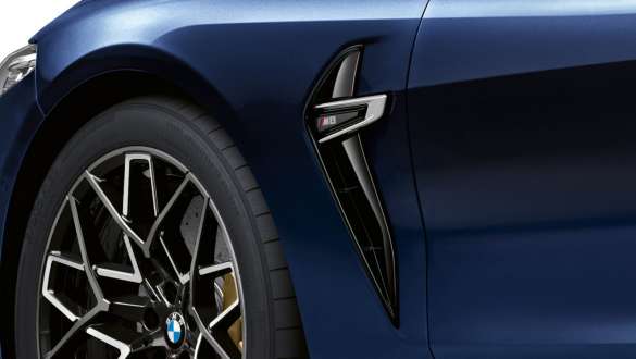 Yeni BMW M8 Cabrio F91 parlak krom M yan ızgaralar Yeni BMW M8 Cabrio F91 BMW Individual Metalik Mavi/Tanzanite parlak krom M yan ızgaralar