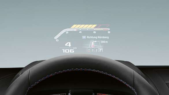 M modellerine özgü Head-Up Display. M modellerine özgü Head-Up Display ile BMW 8 Serisi Coupé M Otomobilleri.