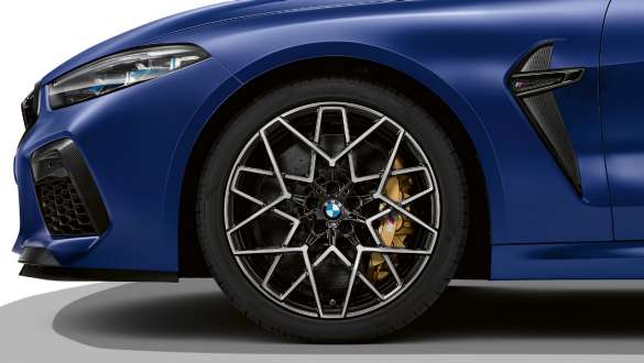20 inç stil 813 M hafif alaşım jantlar. 20 inç, stil 813 M hafif alaşım jantlarıyla BMW M8 Competition Coupé.