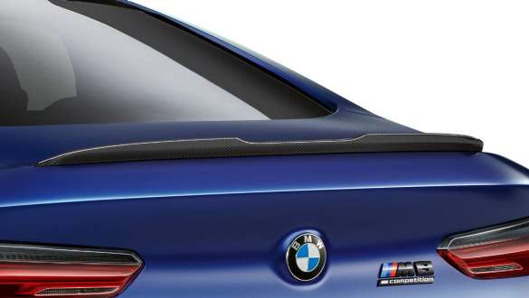 Karbon M arka spoyler. Karbon M arka spoyleriyle BMW M8 Competition Coupé.