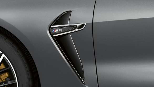 Parlak Krom M yan ızgaralar, Yeni BMW M8 Gran Coupé F93 Yeni BMW M8 Gran Coupé F93 BMW Individual Metalik Gri/Frozen Pure Parlak Krom M yan ızgaralar yakın plan görünüm
