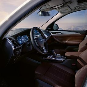 Kokpit BMW iX3 G08 açık kapı Kokpit BMW iX3 G08 Metalik Beyaz/Mineral açık kapı
