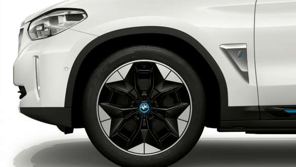 20 inç aerodinamik jantlar 843 Bicolour BMW iX3 G08 20 inç, stil 843, Bicolour aerodinamik jantlar, karma lastiklerle BMW iX3 G08 Metalik Beyaz/Mineral yakın çekim jant