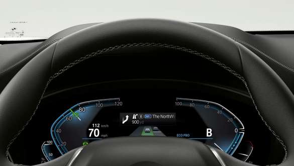 Direksiyon ve Şerit Kontrol Asistanı BMW iX3 G08. Gelişmiş Direksiyon ve Şerit Kontrol Asistanı BMW iX3 G08 gösterge paneli iç tasarım