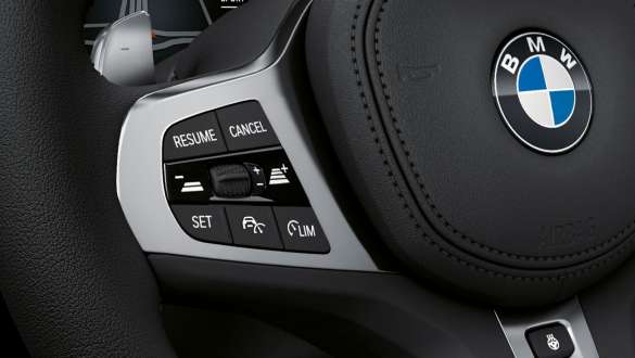 BMW Z4 Roadster Aktif Cruise Control BMW Z4 Roadster’ın düğmeli direksiyonu