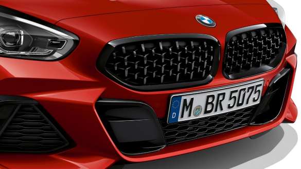 BMW Z4 Roadster Böbrek Izgaraları Kafes tasarımlı Böbrek Izgaralarıyla BMW Z4 Roadster
