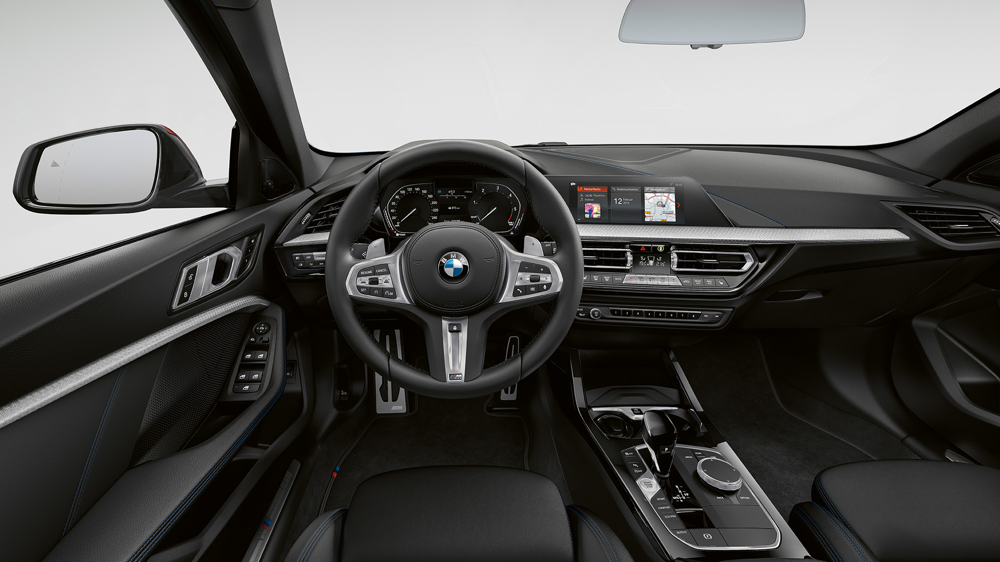 M Deri direksiyon. BMW 1 Serisi M Sport Modeli, M Deri direksiyon ile kokpit.