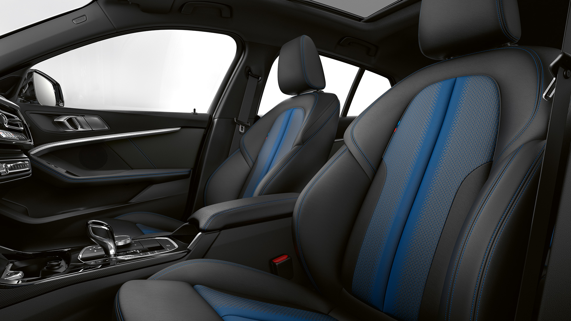 M Sport koltuklar. BMW 1 Serisi M Sport Modeli, M Sport koltuklar ile iç tasarım.