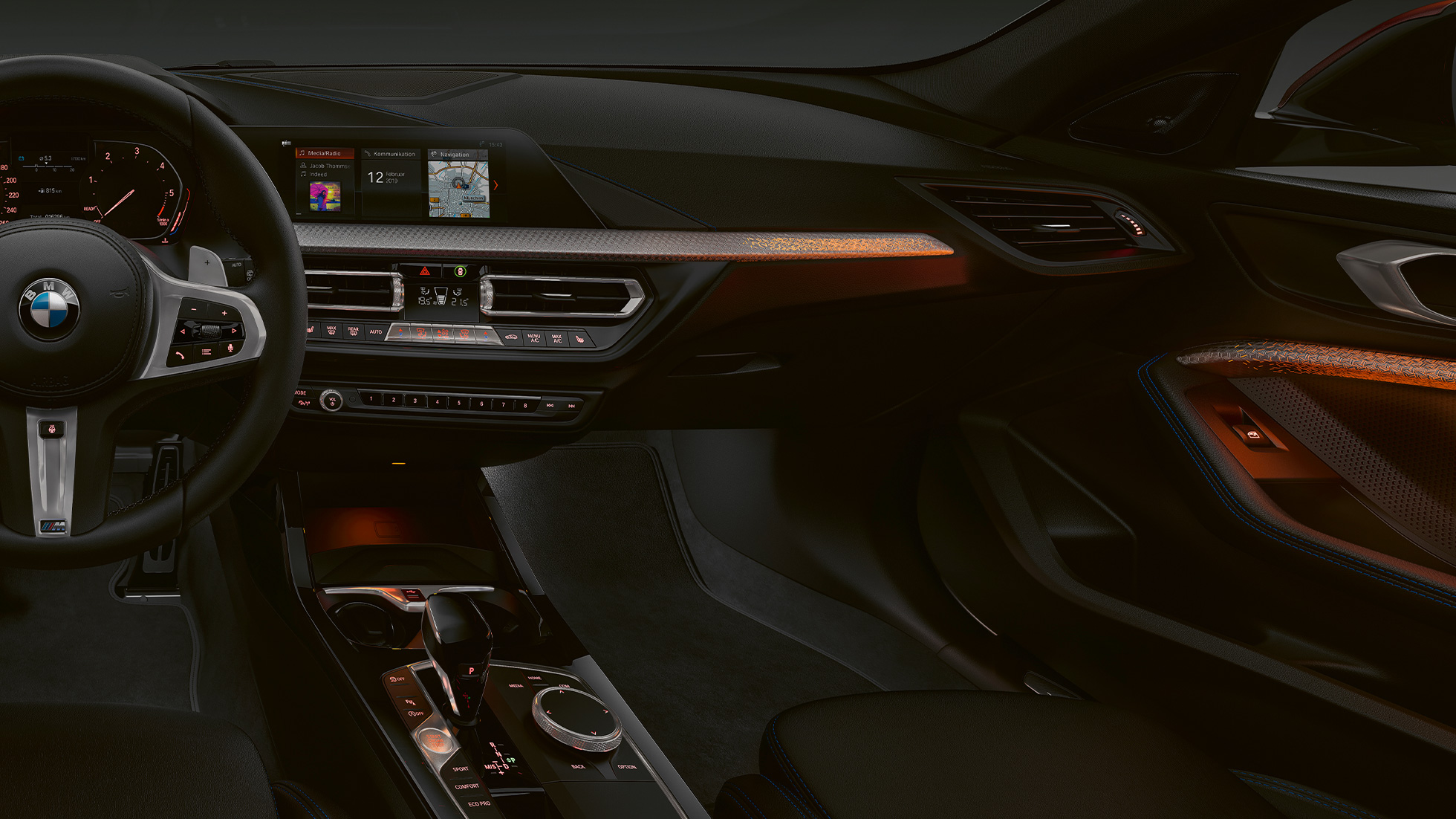 ‘Aydınlatılmış Boston’ iç kaplamalar BMW 1 Serisi M Sport Modeli, ‘Aydınlatılmış Boston’ iç kaplamalar.