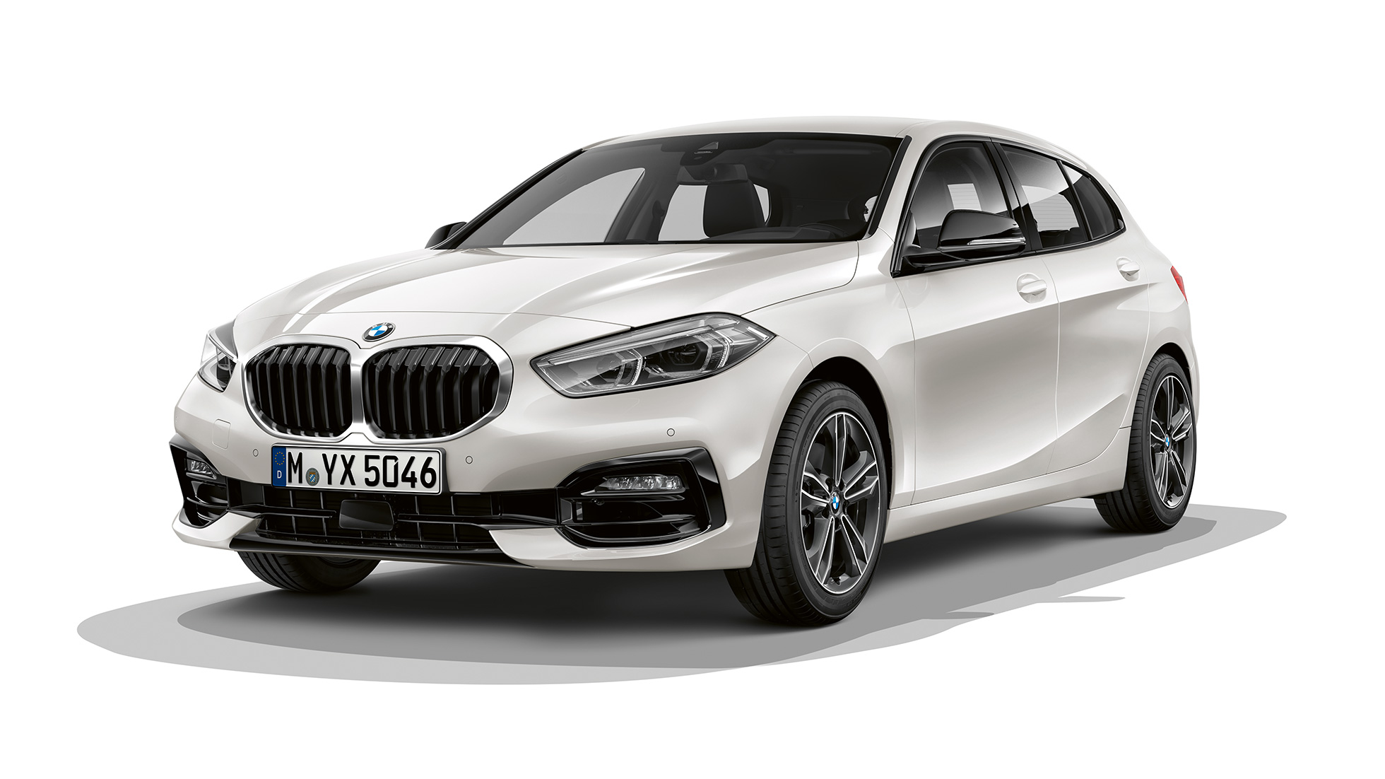 BMW 1 Serisi Sport Line, ön görünüm. Metalik Beyaz/Mineral BMW 1 Serisi Sport Line, ön görünüm, stüdyo çekimi.