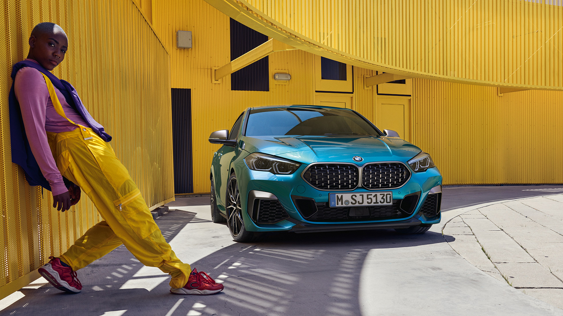 BMW 2 Serisi Gran Coupé’nin Önü BMW 2 Serisi Gran Coupé, kafes tasarımına sahip çift Böbrek Izgaraları metalik Mavi/Snapper Rocks F44 önden görünüm