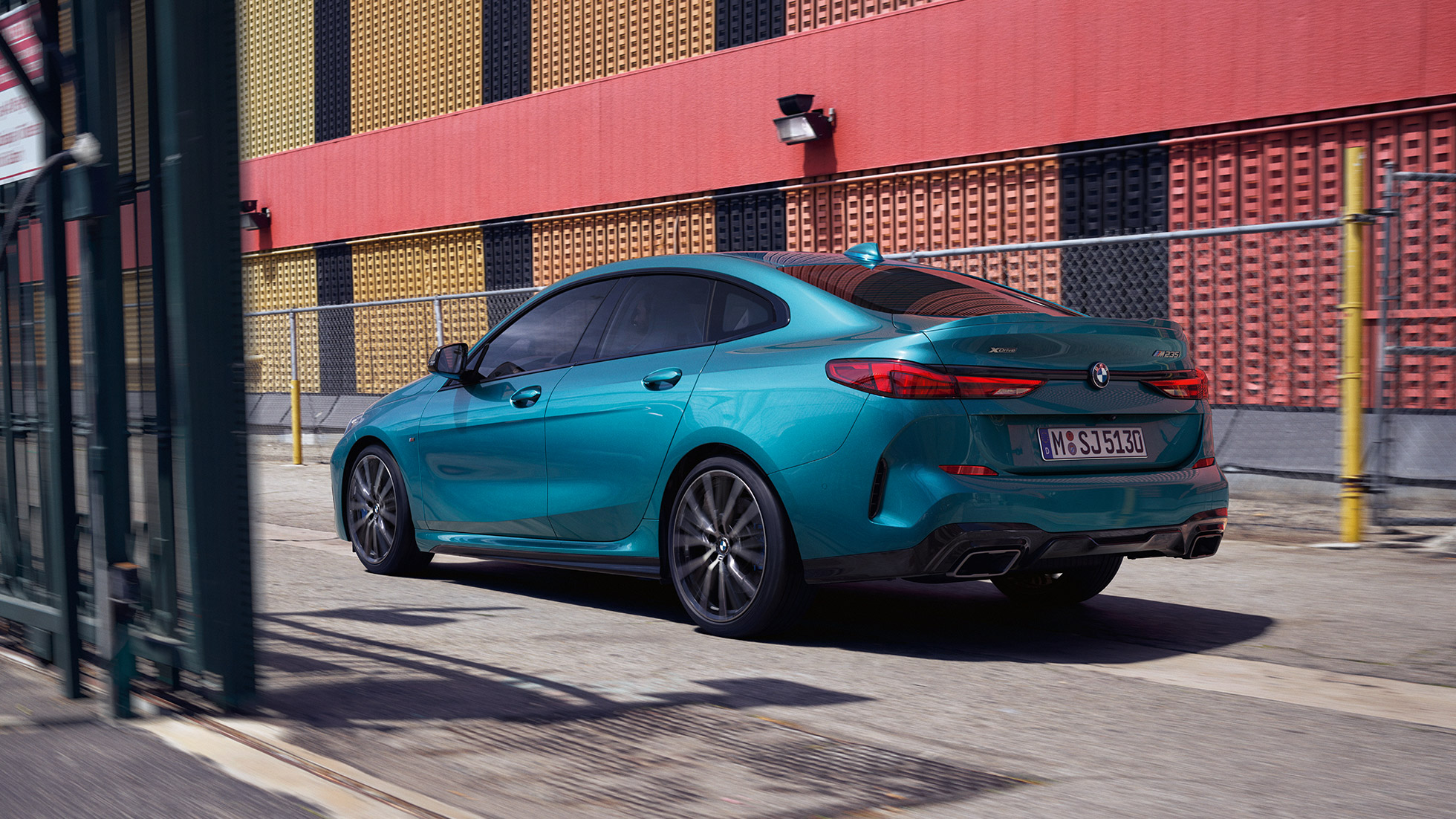 İlerici tasarım BMW 2 Serisi Gran Coupé İlerici tasarım BMW 2 Serisi Gran Coupé metalik Mavi/Snapper Rocks F44 yandan görünüm