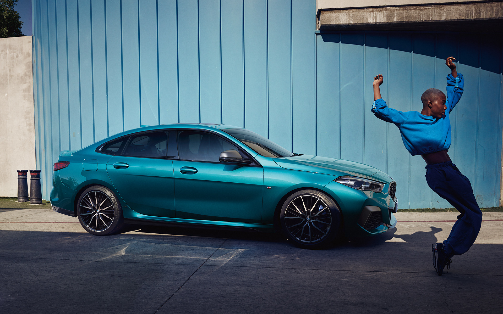 Etkileyici Coupé silüeti ile BMW 2 Serisi Gran Coupé F44, Metalik Mavi/Snapper Rocks, yandan görünüm