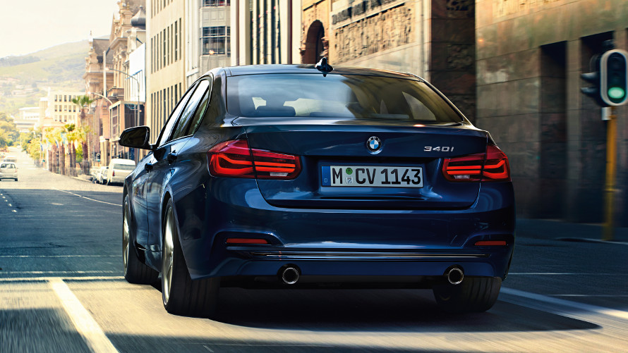 BMW 3 Serisi Sedan 340i | BMW Türkiye BMW 3 Serisi Sedan 340i modelinin arkadan görünümü