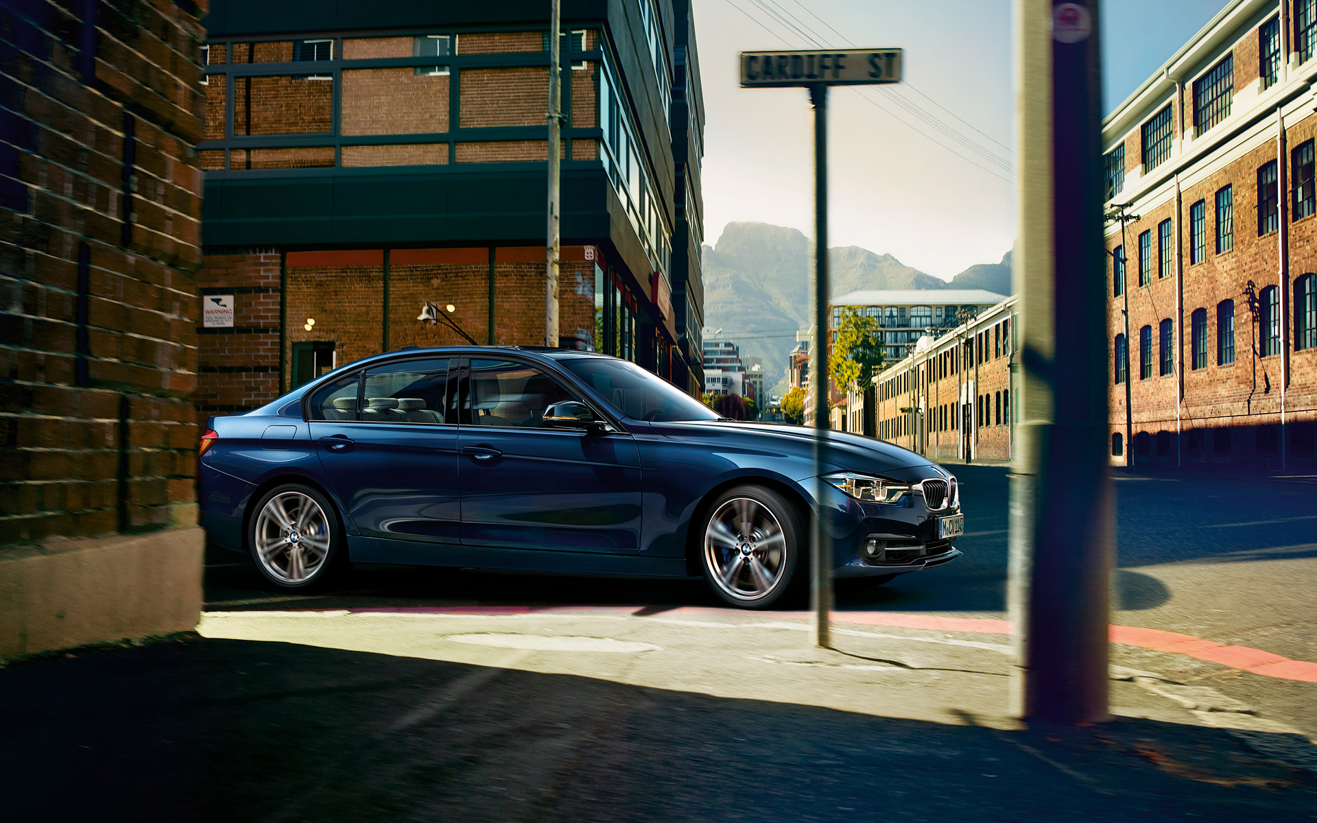 Tanzanite Mavisi BMW 3 Serisi Sedan Duvar Kağıdı Wallpaper 2 Tanzanite Mavisi BMW 3 Serisi Sedan Duvar Kağıdı Wallpaper 2