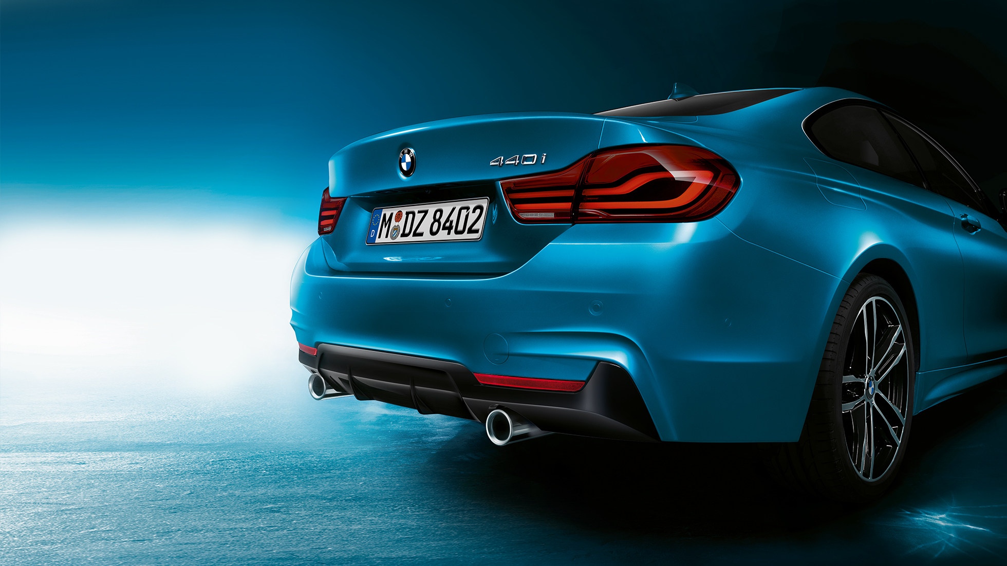 BMW 4 Serisi Coupé, arka kısımda model yazısı BMW 4 Serisi Coupé, arka kısımdaki model yazısı