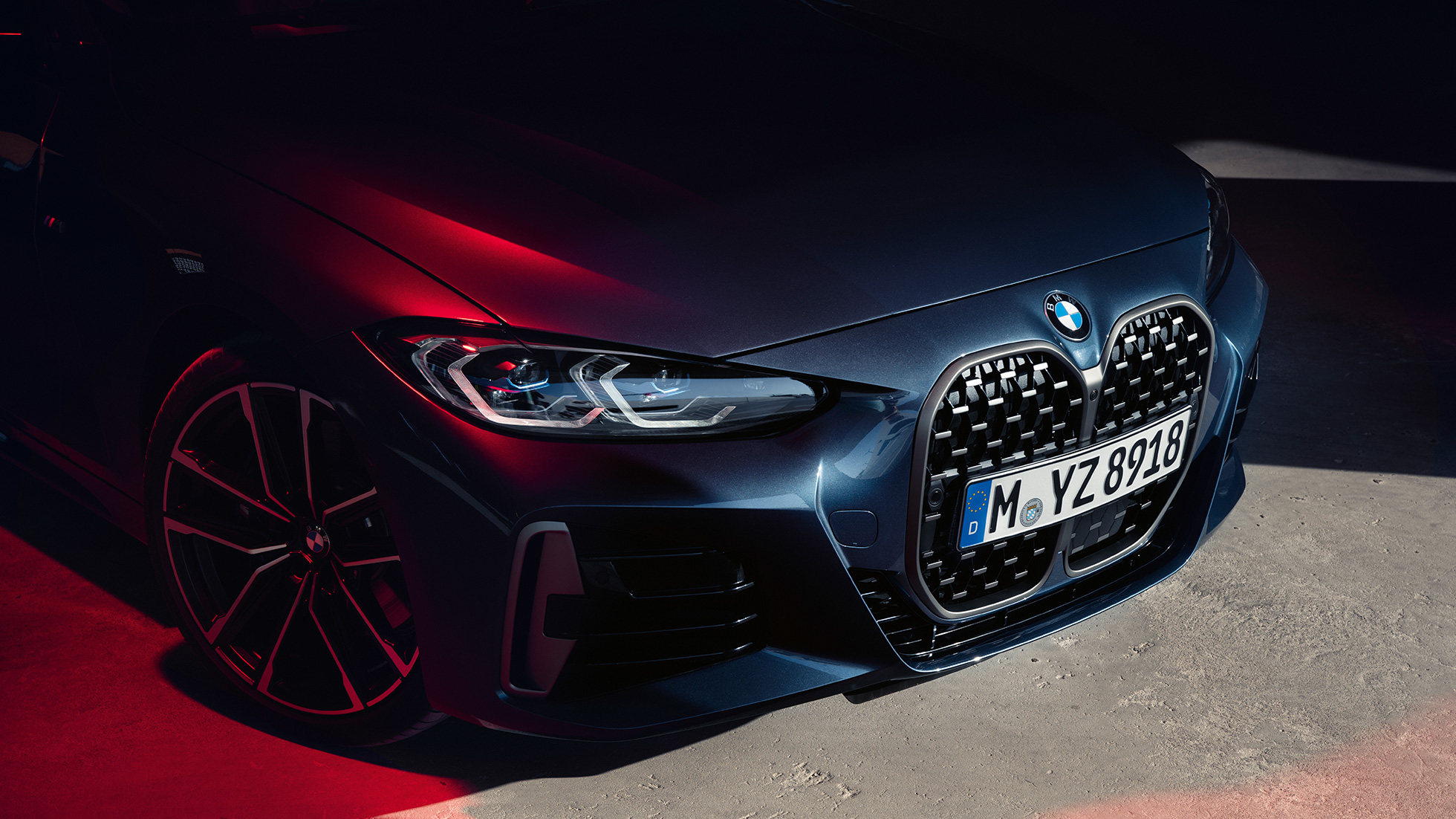 BMW çift Böbrek Izgaraları önden görünüm BMW 4 Serisi Coupé G22 Metalik Mavi/Arctic Race BMW 4 Serisi Coupé G22, BMW çift Böbrek Izgaraları önden görünüm