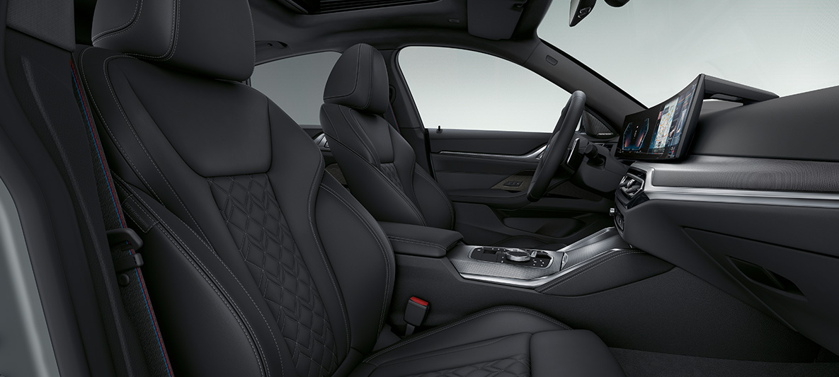 “Merino” Siyah deri döşeme, Yeni BMW 4 Serisi Gran Coupé G26, iç tasarım “Merino” Siyah BMW Individual deri döşeme, Yeni BMW 4 Serisi Gran Coupé G26, iç tasarım