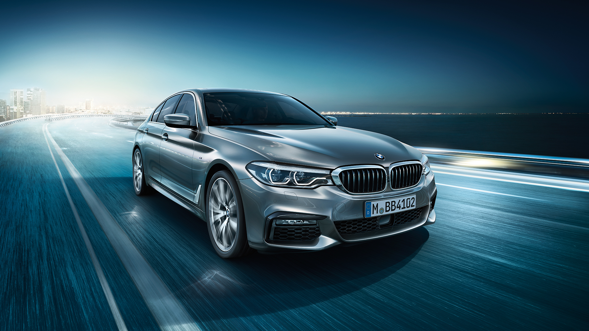 Tasarım BMW 5 Serisi Sedan BMW 540i Sedan G30 metalik Bluestone, önden görünüm