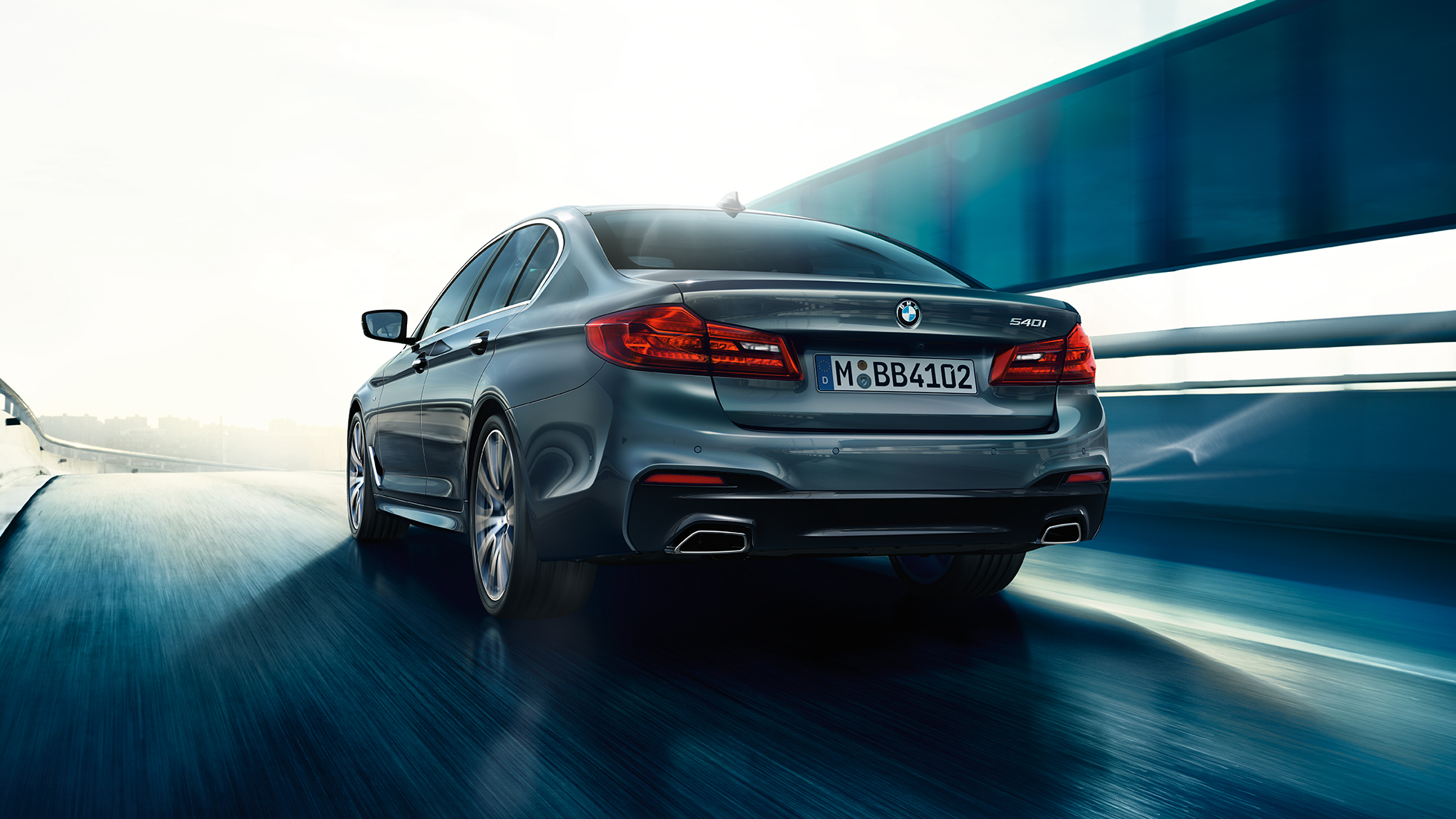 BMW 5 Serisi Sedan'ın Arka Kısmı BMW 540i Sedan G30 Metalik Blue / Bluestone