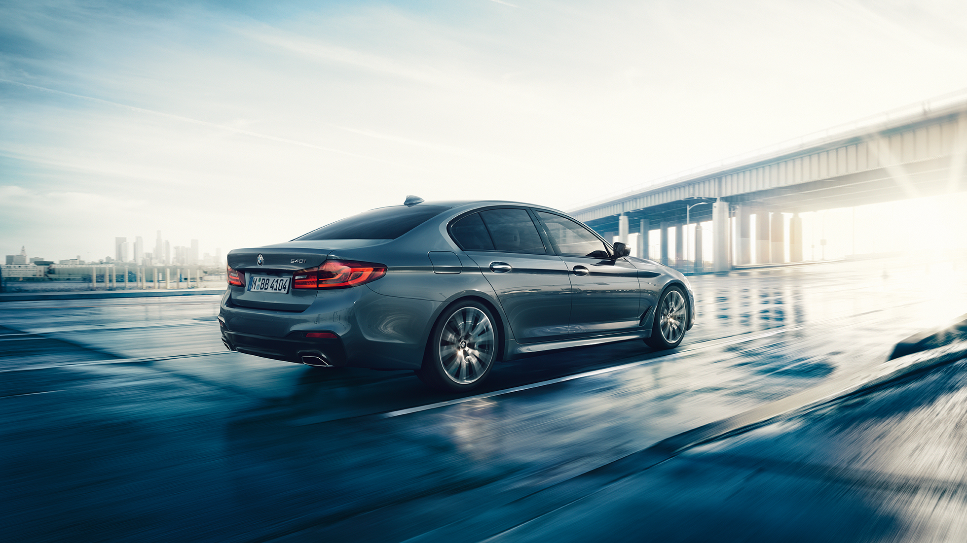 Arka BMW 5 Serisi Sedan Arka BMW 5 Serisi Sedan öne çıkan özellikler 540i Sedan G30 metalik Bluestone arkadan görünüm