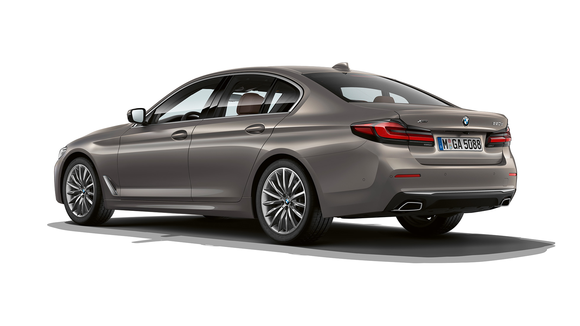 BMW 5 Serisi Sedan G30 Luxury Line arka tasarım BMW 5 Serisi Sedan 520d xDrive G30 Metalik Gri/Bernina Luxury Line arkadan görünüm