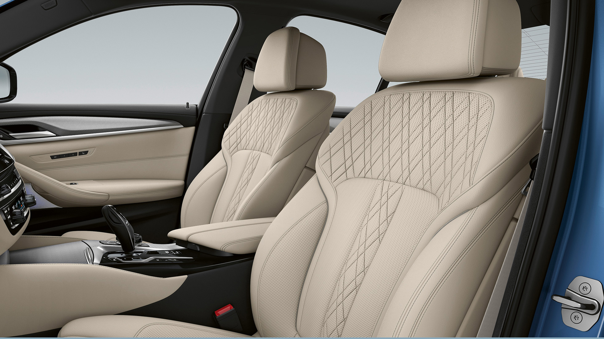 Döşemeler BMW 5 Serisi Sedan G30 Plug-in hybrid M Sport Mavi kontrast dikişli “Dakota” Siyah deri döşemeler BMW 5 Serisi 520d xDrive G30 M Sport iç tasarım