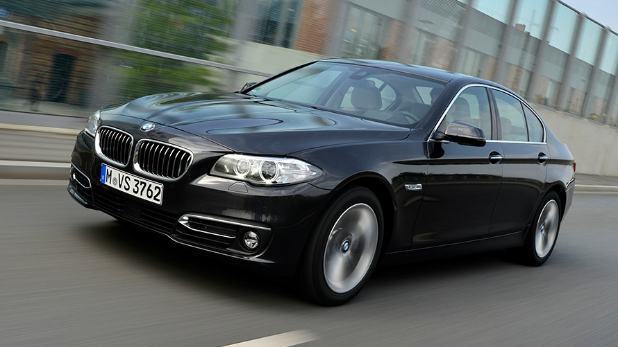 BMW 518d Sedan (F10 LCI), sürüş halinde çapraz yandan görünüm BMW 518d Sedan (F10 LCI), sürüş halinde çapraz yandan görünüm