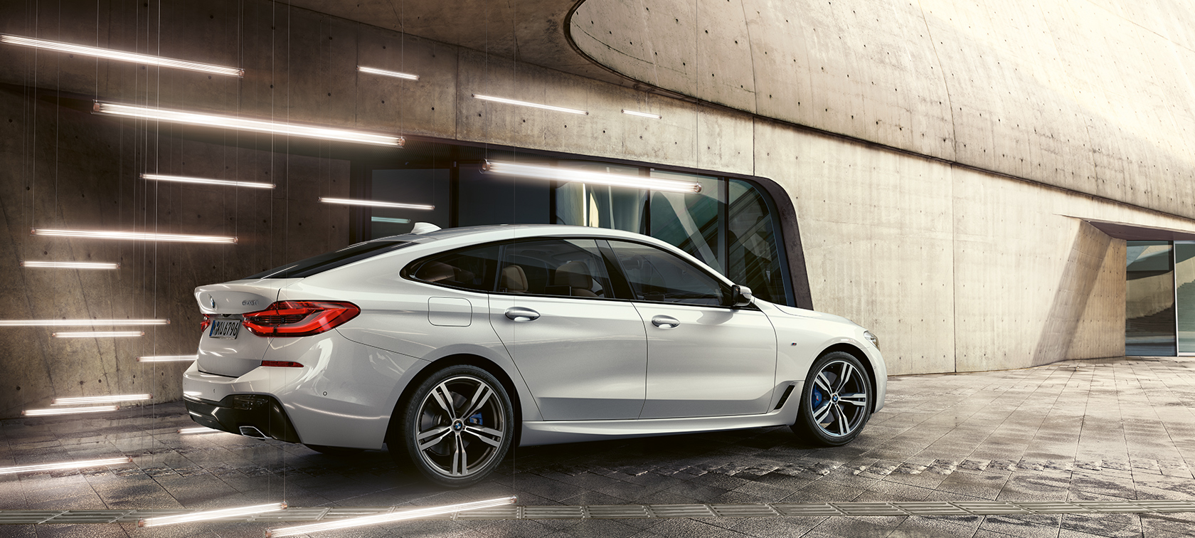 BMW 6 Serisi Gran Turismo G32, arkadan görünüm BMW 6 Serisi Gran Turismo G32 2017 Metalik Beyaz/Mineral, arkadan görünüm