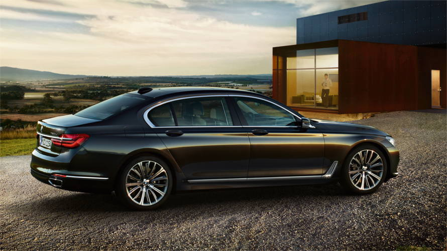 BMW 7 Serisi park halinde - yan görünüm BMW 7 Serisi park halinde - yan görünüm