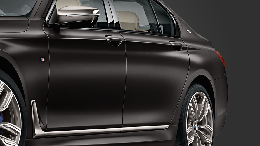 BMW 7 Serisi Tasarımı M Performance Amblemi BMW 7 Serisi Tasarımı M Performance Amblemi