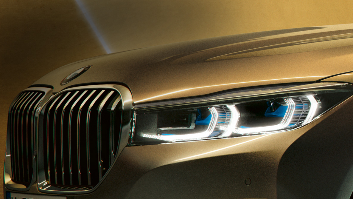 BMW 7 Serisi Sedan Laserlight BMW 7 Serisi Sedan: Mavi-beyaz ışıklı laserlight’ın yakın çekimi