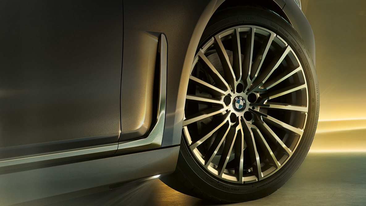 BMW 7 Serisi Sedan: Çok kollu tasarım BMW 7 Serisi Sedan: Çok kollu tasarıma sahip jantların yakın çekimi