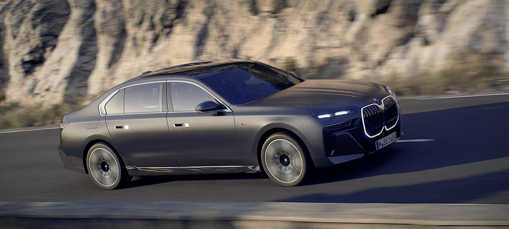 BMW 7 Serisi Sedan G70 ICE 740i M Sport donanımı BMW 7 Serisi Sedan G70 ICE 740i M Sport donanımı, sürüş dinamikleri