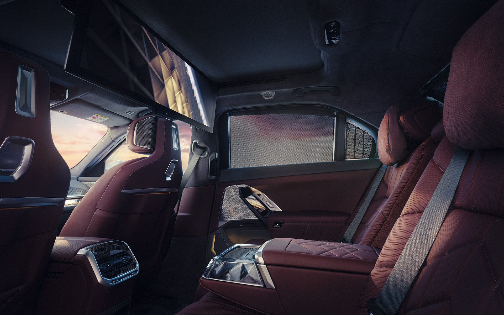 BMW 7 Serisi Sedan G70 ICE 740i M Sport donanımı, iç tasarımın arkadan görünümü BMW 7 Serisi Sedan G70 ICE 740i M Sport donanımı, iç tasarımın arkadan görünümü, arka koltuk eğlence deneyimi ekranı