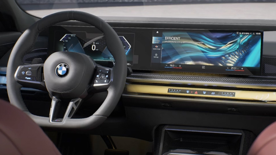 BMW 7 Serisi Sedan G70 ICE 740i M Sport donanımı, arka çaprazdan görünüm BMW 7 Serisi Sedan G70 ICE 740i M Sport donanımı, sürüş sırasında arka çaprazdan görünüm